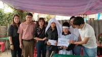 Hà Tĩnh: Quà nhân ái đến với cậu bé nghèo khó học giỏi chăm bố bị ung thư gan
