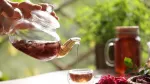 Dùng trà atisô giải nhiệt mùa hè, thải độc, làm đẹp da: Chuyên gia khuyến cáo tuyệt đối không được lạm dụng vì lý do này!