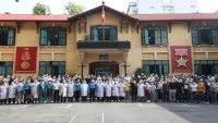 300 cán bộ, y bác sỹ Bệnh viện Việt Đức lên đường chi viện TP.HCM