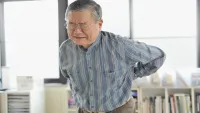 Cách phòng ngừa chứng gù lưng ở người cao tuổi