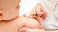 Chăm sóc trẻ sơ sinh sau tiêm vaccine như thế nào?