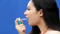 Có nên dùng thuốc xịt thơm miệng thường xuyên?