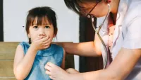 Yếu tố làm tăng nguy cơ viêm phổi ở trẻ nhỏ